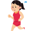 女性のマラソン選手が長距離走をしている