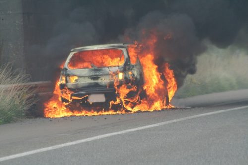 リアル大炎上！愛知・大村知事の街宣車がほぼ全焼、炎上中の写真が思ったよりすごいことになっていた！