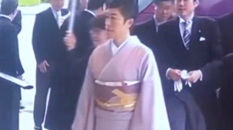犬伏区議「来なくてよろしい！即位礼正殿の儀、辻元清美さんの和服似合わない、天皇制反対の反日左翼」ブログに投稿