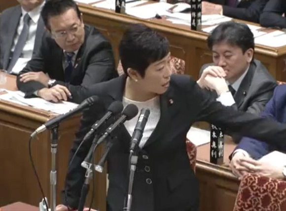 辻元清美さん質疑中に「石破さん頑張ってやー？」→1分後「総理、失礼だとお叱りを受け私も胸が痛かったです」なんか情緒不安定