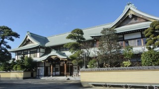 共産党・不破哲三の豪邸とされた写真→善養寺の影向殿でした