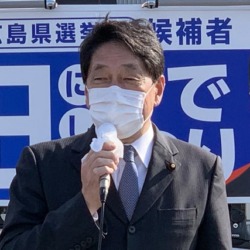 小野寺五典元防衛相、新垣結衣とは知らずにカメラを渡し柴田恭兵とのツーショットを撮ってもらう